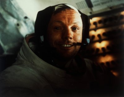 Commandant Neil Armstrong dans le module lunaire sur la Lune, mission Apollo 11, juillet 1969 - Buzz Aldrin