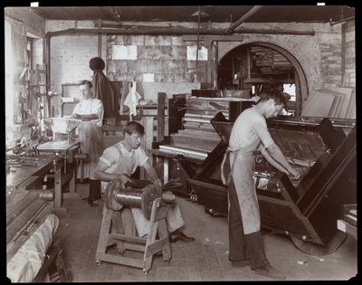 Hommes travaillant dans l