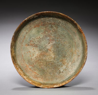 Assiette creuse avec faucon et feuillage, années 1100 - Byzantine