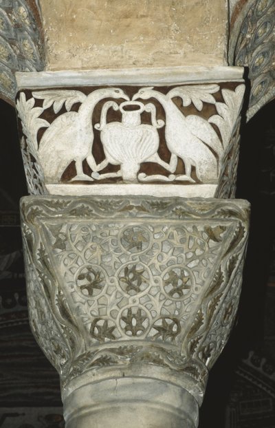 Chapiteau décoré de l