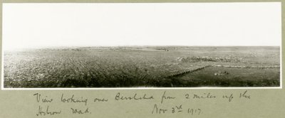 Vue sur Beersheba depuis deux miles sur la route de Hébron, 3 novembre 1917 - Capt. Arthur Rhodes