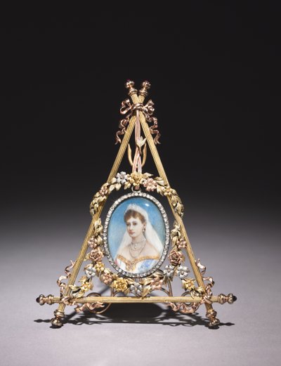 Cadre triangulaire avec portrait de la tsarine Alexandra Feodorovna, 1896-1908 - Carl Fabergé