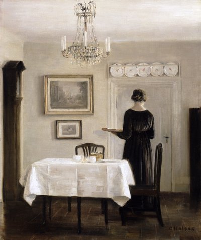 Intérieur avec dame portant un plateau, c.1905 - Carl Holsoe