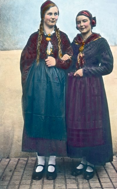 Autriche, Portrait de deux jeunes femmes de Carinthie, date de l