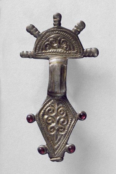 Broche à tête rayonnante, de Marchelepot, Somme, probablement carolingienne, c.7ème-10ème siècle - Carolingian School