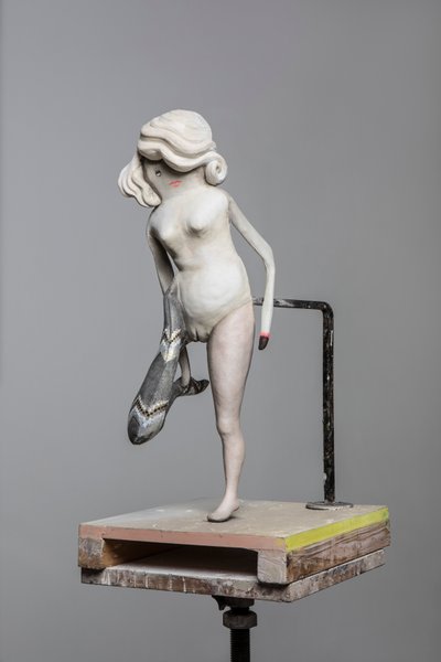 Degas Doll 2, 2017 (résine peinte, acier, bois) - Cathie Pilkington