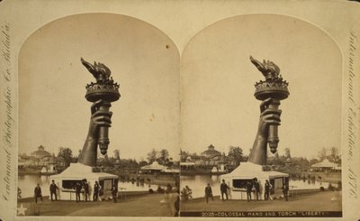Main colossale et torche de la "Liberté" exposées à l