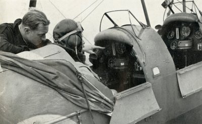 Pilote de la RAF apprenant à voler pendant la Seconde Guerre mondiale, 1941 - Charles Brown