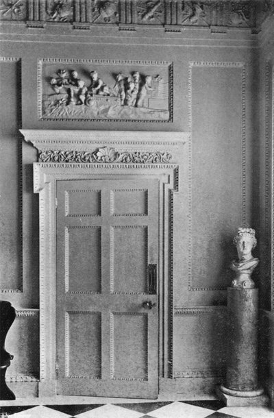 Une porte dans le hall - Charles Latham