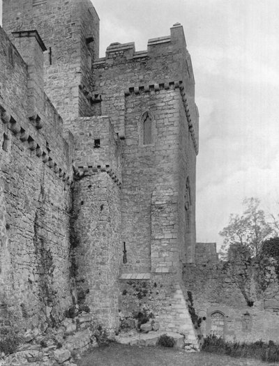 Porte Extérieure et Muraille Élevée depuis le Fossé - Charles Latham
