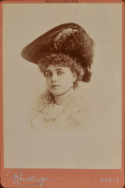 Femme élégante portant un chapeau - Charles Reutlinger - Charles Reutlinger