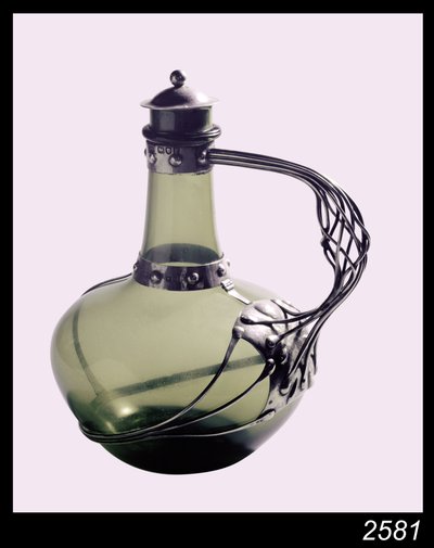 Carafe en verre vert monté en argent avec marque de fabricant pour la Guilde de l