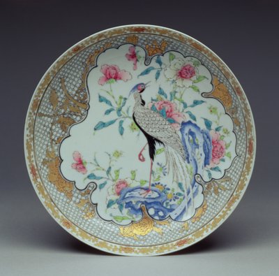 Plat peint avec un oiseau à longue queue, des rochers et des fleurs, période Yongzheng, 1725-35 - Chinese School