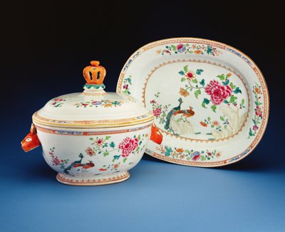 Soupière, couvercle et support peints avec le motif Double Paon, période Qianlong (1736-95) - Chinese School