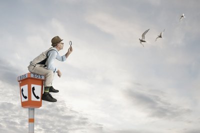 Un homme curieux, le regard tourné vers le ciel - Christine von Diepenbroek