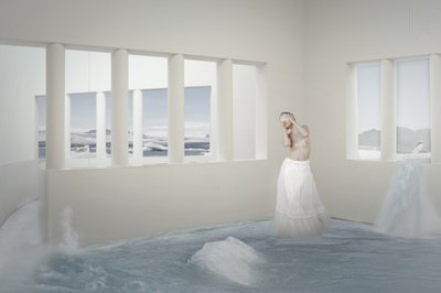Une femme dans une pièce arctique - Christine von Diepenbroek