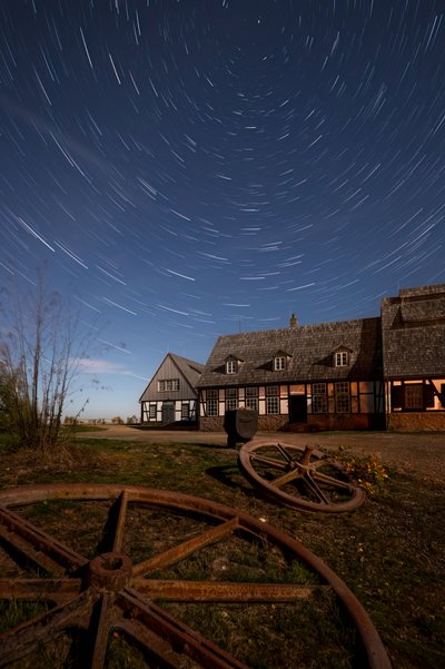 Star Trails Country Home - Christoph Schaarschmidt