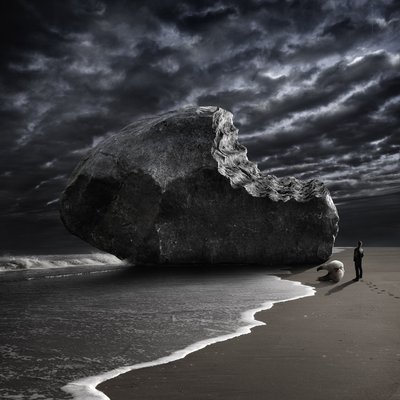 Bitten Rock sur Stormy Beach - Christophe Kiciak