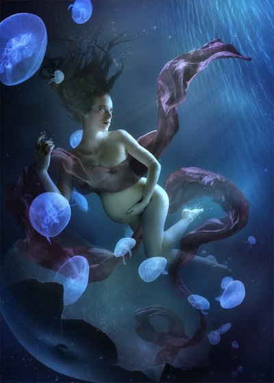 Une maternité sous-marine éthérée - Christophe Kiciak