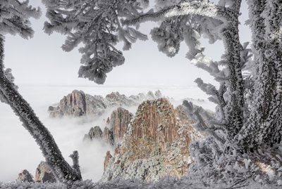 Sommets hivernaux brumeux - Chuanxu Ren