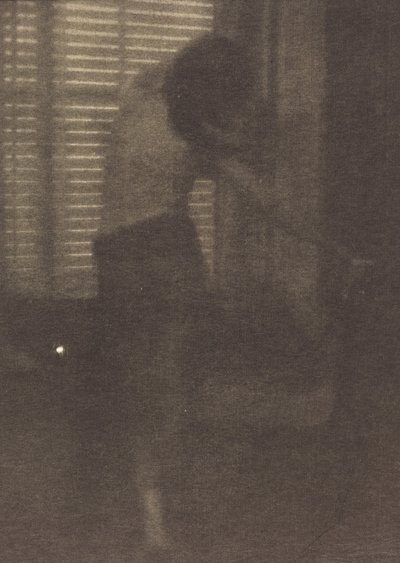 Modèle dans un studio new-yorkais, vers 1915 (photo) - Clarence Henry White