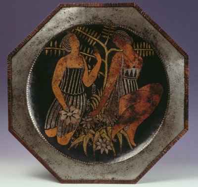 Assiette octogonale en laiton avec deux figures de jeunes filles et un arbre - Claudius Linossier