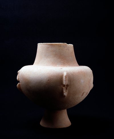 Vase en marbre blanc avec incrustations d