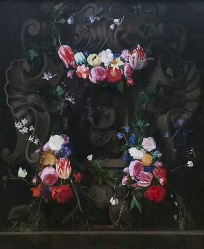 Guirlandes de fleurs entourant la Vierge avec l