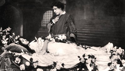 Matheson Lang et Nora Kerin dans une scène de Roméo et Juliette, 1908 - Daily Mirror Studios