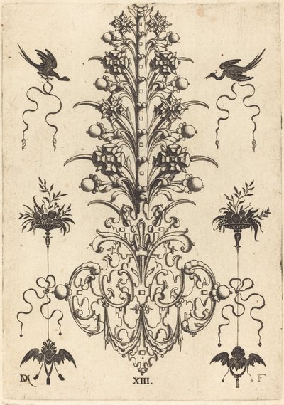 Broche en forme de jacinthe avec des oiseaux en haut et des têtes de diable et d