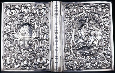 Couverture de livre avec feuillage et image du Bon Samaritain - Danish School