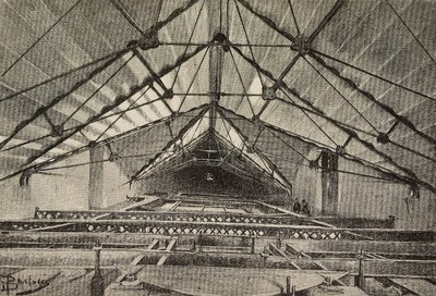 Toit et la charpente métallique soutenant le plafond, nouveau bras de l