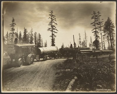 Moteur de batteuse tirant cinq wagons de grumes - Darius Kinsey