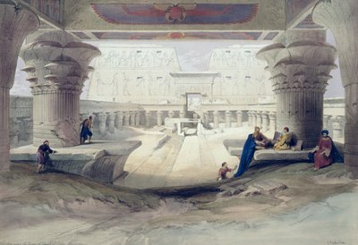 Vue sous le portique du temple d
