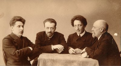 Portrait de groupe des poètes Alexander Blok, Georgii Chulkov, Konstantin Erberg et Fyodor Sologub - Dmitri Spiridonovich Zdobnov
