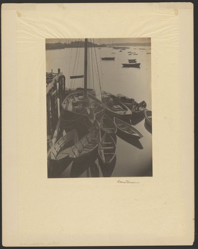 [Port, voiliers et yoles au premier plan] - Doris Ulmann
