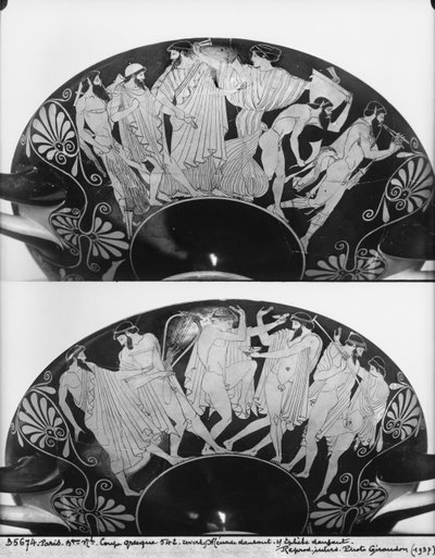 Coupe attique à figures rouges représentant Dionysos ramenant Héphaïstos au mont Olympe, c.480 av. J.-C. poterie photo nb - Douris