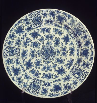 Assiette avec motif de rose bleue, 1764 - Dutch School