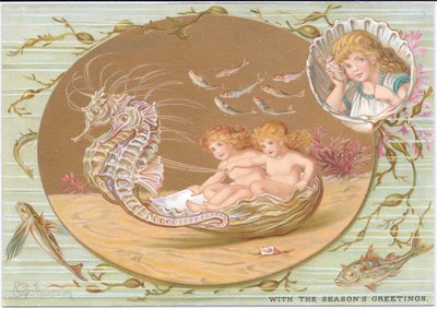 Carte de Noël victorienne de deux bébés aquatiques chevauchant un char en coquillage tiré par des hippocampes, entourés d