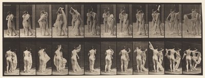 Planche 428. Toilette; Deux modèles, 1 se déshabillant 8, 1872-1885 - Eadweard Muybridge