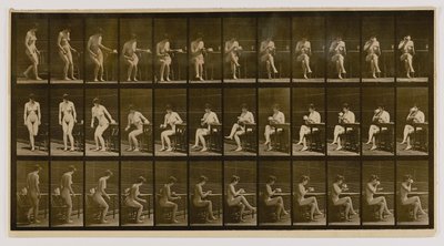 Femme assise, jambes croisées, buvant dans une tasse de thé, extrait du livre Animal Locomotion - Eadweard Muybridge