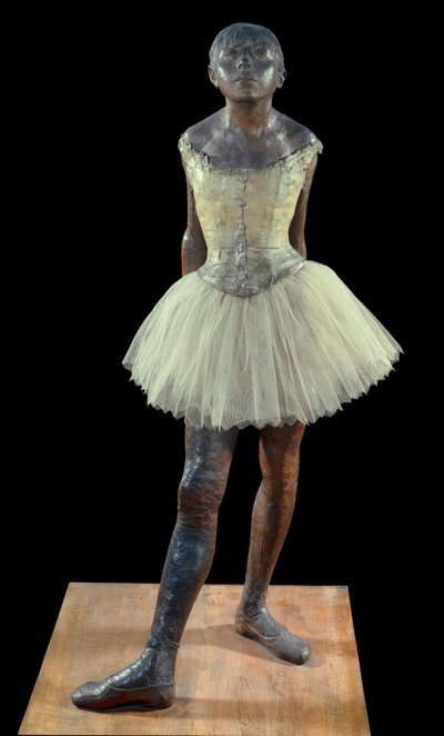 14 ans ou grande danseuse habillée. Sculpture par Edgar Degas (1834-1917) en bronze patiné, tulle et satin rose sur base en bois - Edgar Degas