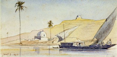 Grande felouque égyptienne sur le Nil (Égypte), devant les rives escarpées, avec un palmier et deux marabouts blancs, accentuant l