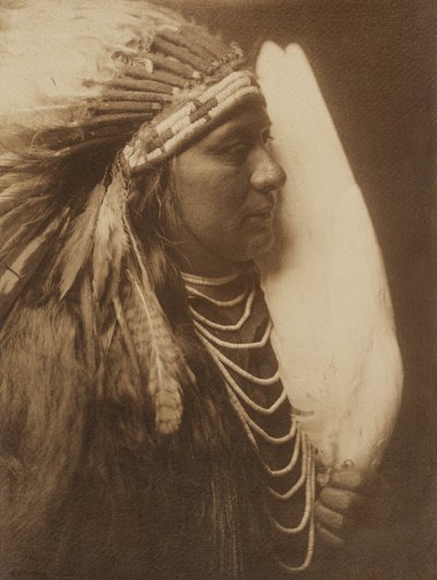 [Trois plumes - Un Amérindien Nez Perce]. - Edward S. Curtis