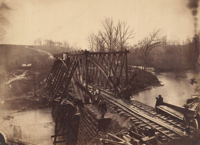 Partie du corps de construction construisant un nouveau pont militaire en treillis à Bull Run - Egbert Guy Fowx