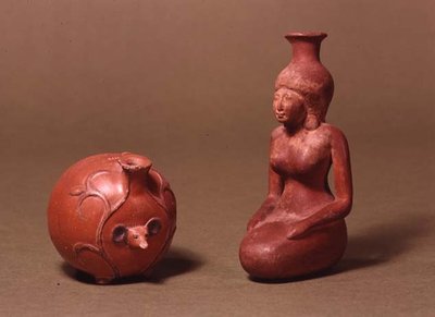 Vaisseaux en forme de fille et de hérisson - Egyptian