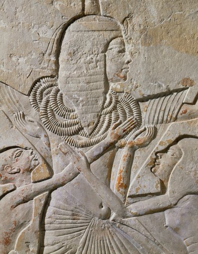 Horemheb avec des enfants et des fonctionnaires (relief) - Egyptian 18th Dynasty