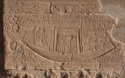Symbole de la vie et du soleil en bateau, temple de Philae - Egyptian Egyptian