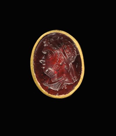 Bague intaille hellénistique avec portrait royal d