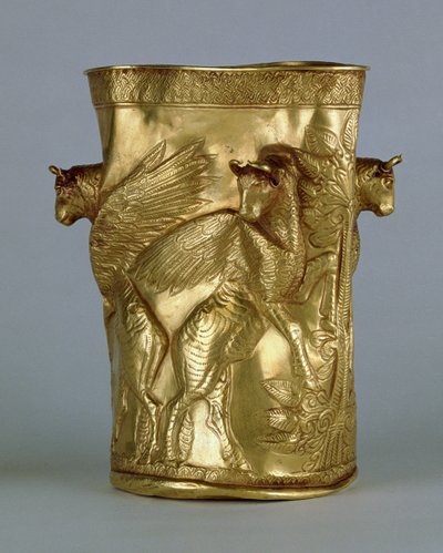 Gobelet décoré de taureaux ailés flanquant un arbre, de Marlik, Iran, c.12e-11e siècle av. J.-C. - Elamite